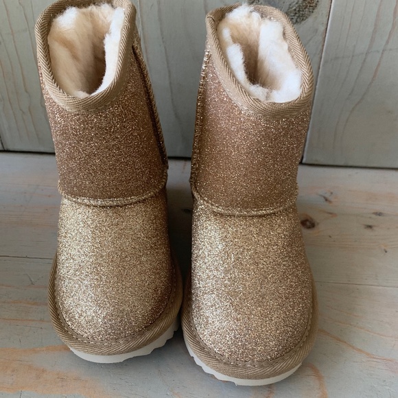 - - UGG CLASSIC SHORT TODDLER LITTLE  GLITTER GOLDEN SPARKLY BOOTS - Picture 4 of 10